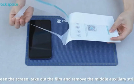 Cómo instalar película de tamaño medio